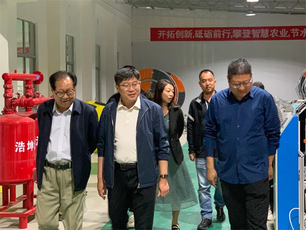 四月十八日濟(jì)寧經(jīng)開區(qū)王局長、楊主任等領(lǐng)導(dǎo)來公司考查